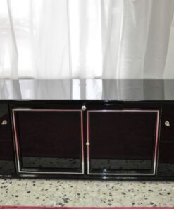 highgloss black, wonderful straight body, 4 big swingdoors, middledoors made of painted glas, big chromelines, handpolished