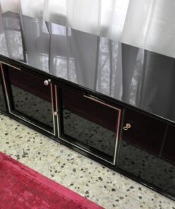 highgloss black, wonderful straight body, 4 big swingdoors, middledoors made of painted glas, big chromelines, handpolished