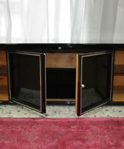 highgloss black, wonderful straight body, 4 big swingdoors, middledoors made of painted glas, big chromelines, handpolished