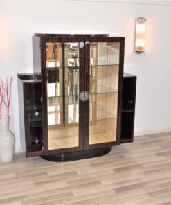 Art Deco Macassar Vitrine, great furnier, mirrored back panel, glas shelves, feet in highgloss black