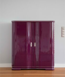 Art Deco bar cabinet La Vie, Design by Margarethe Schreinemakers, unusual lilac lacquer, wonderful swing doors, great design