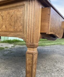 Massivholzschreibtisch