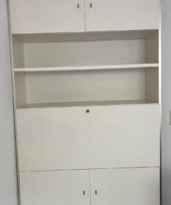 Weißer Hochschrank mit Schreibtischklappe (und Tresor)