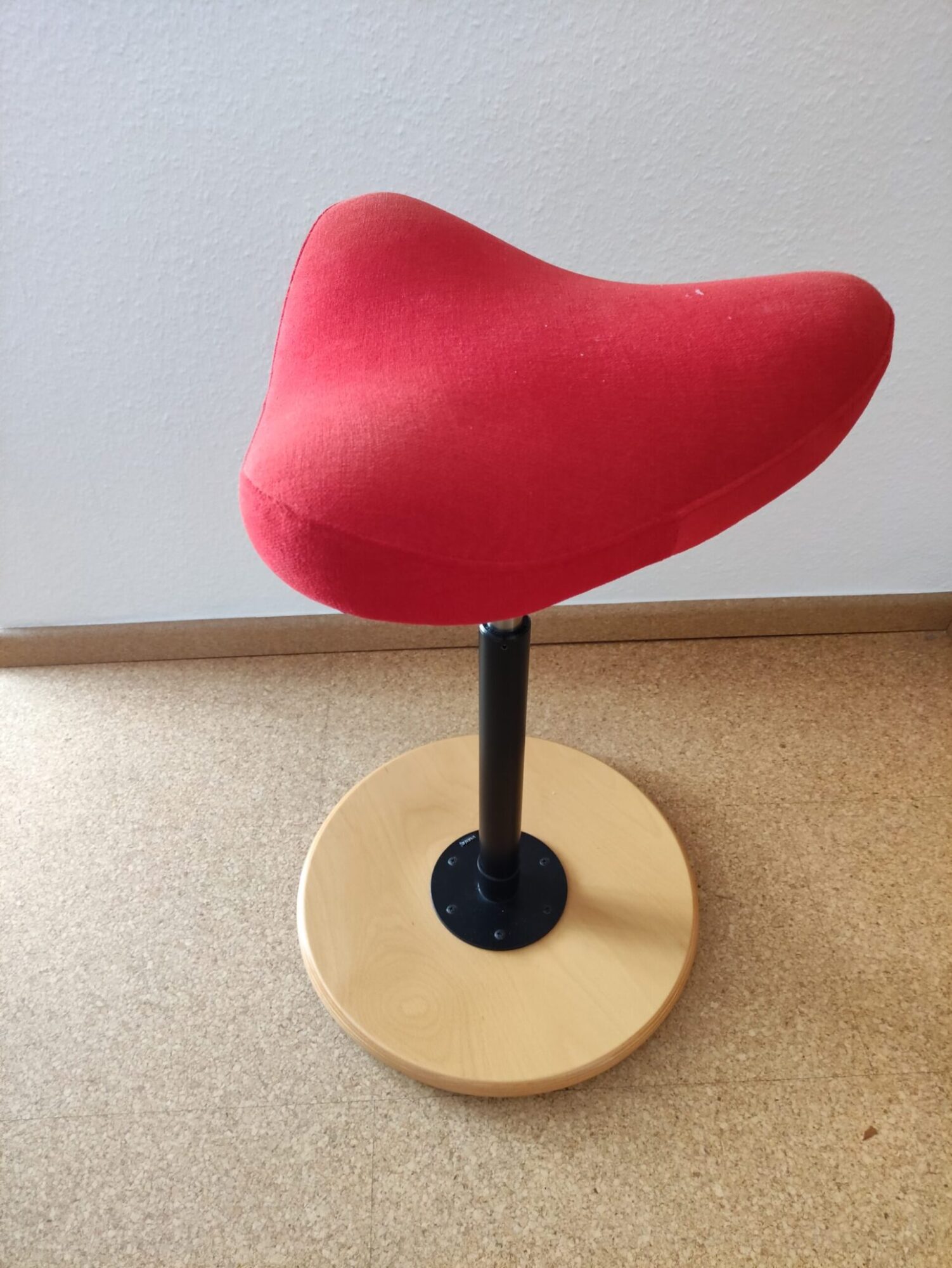 Schreibtischhocker-scaled-1.jpg