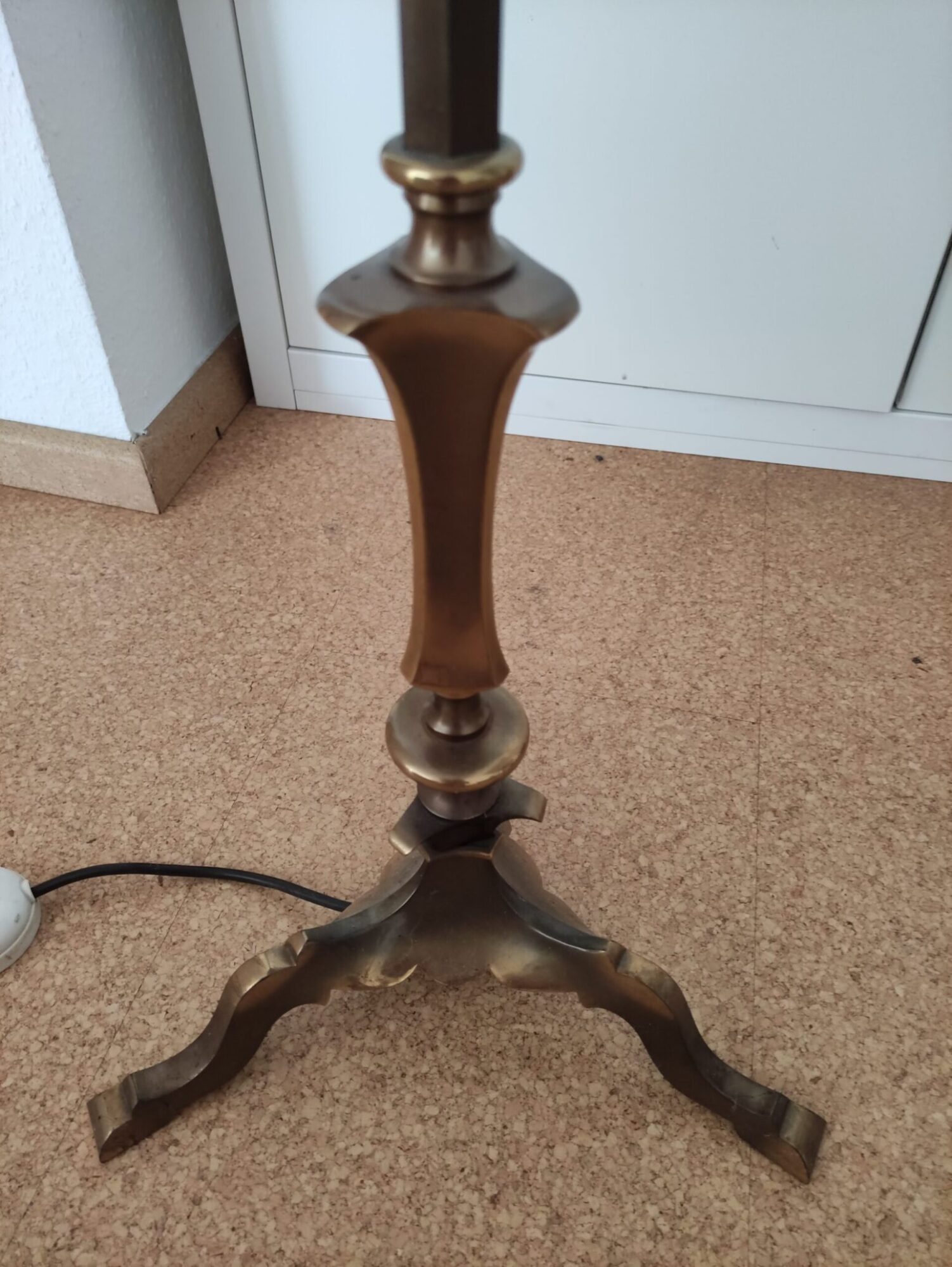 Stehlampe-Fuss-scaled-3.jpg