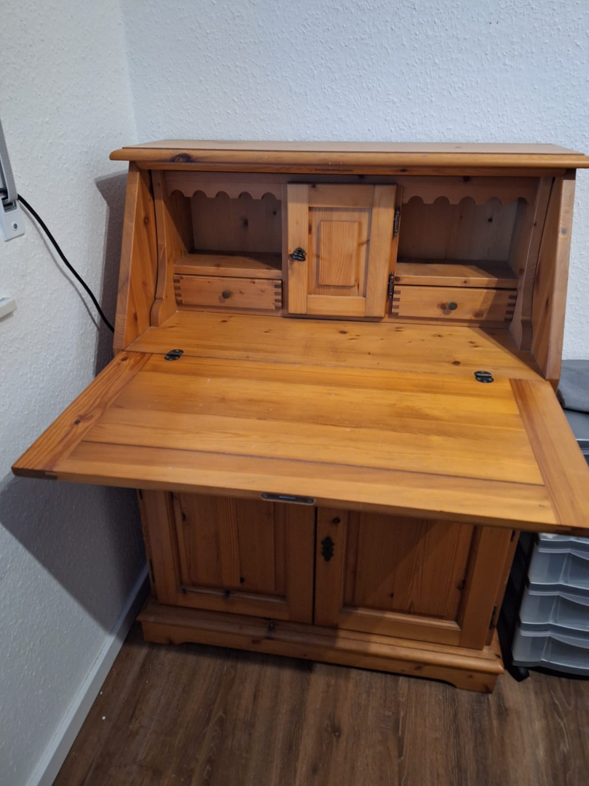 Sekretaer-Innenansicht-1.jpg