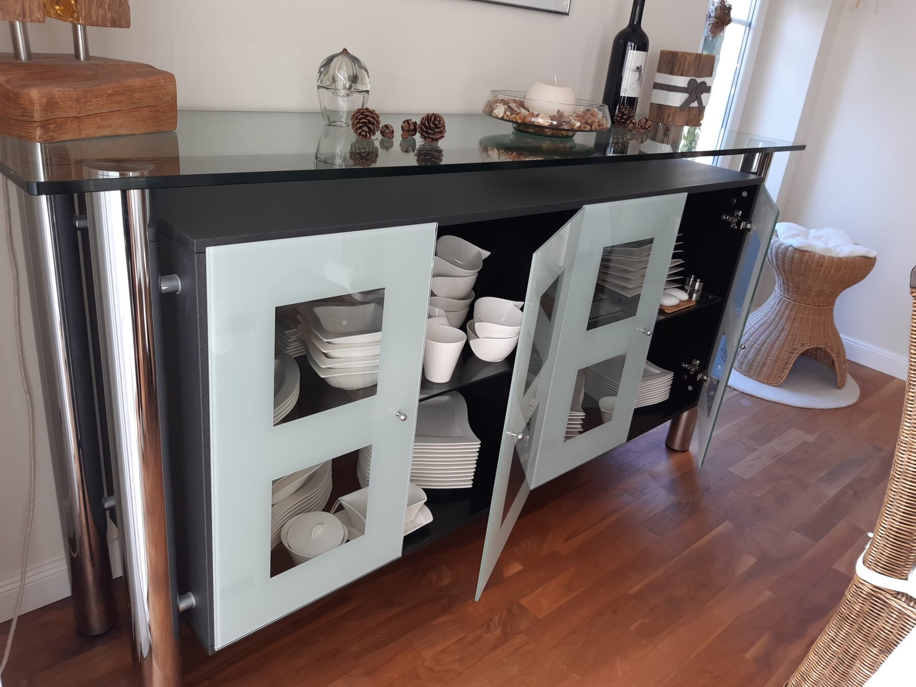 Sideboard-offene-Tuer-scaled-1.jpg