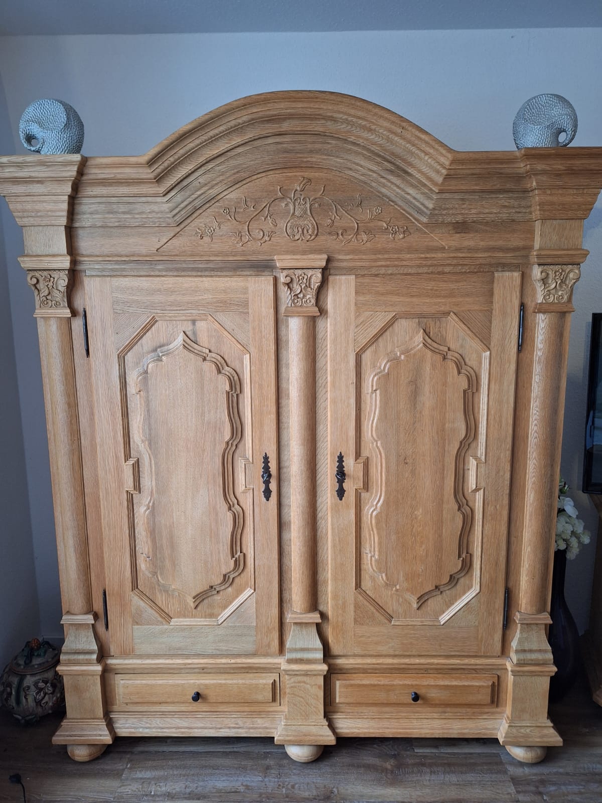 Wohnzimmerschrank-1.jpg