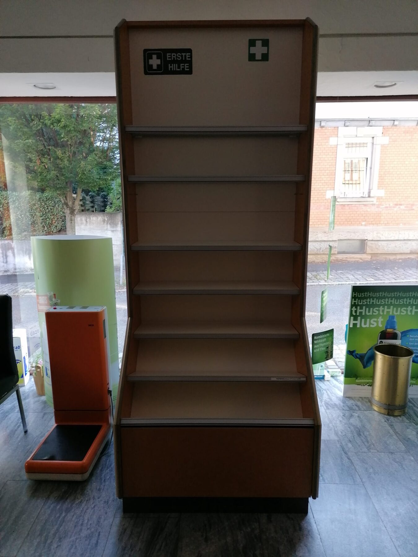 Apothekenregal-2-scaled-1.jpeg