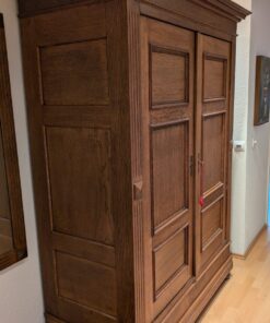 Holzschrank