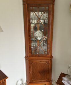 Eckvitrinenschrank