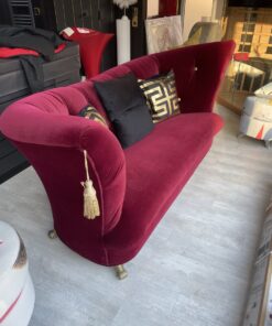 Bordeauxfarbenes Samtsofa