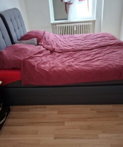 Boxspringbett mit nachtkasten