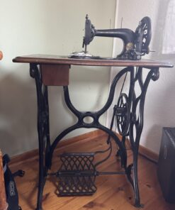 Alte funktionsfähige Nähmaschine