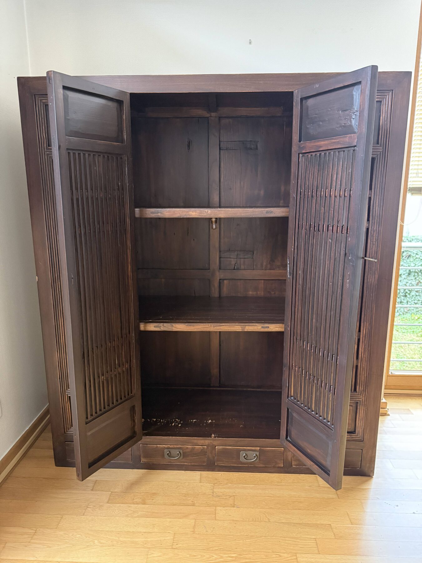 Schrank-4-scaled-2.jpg