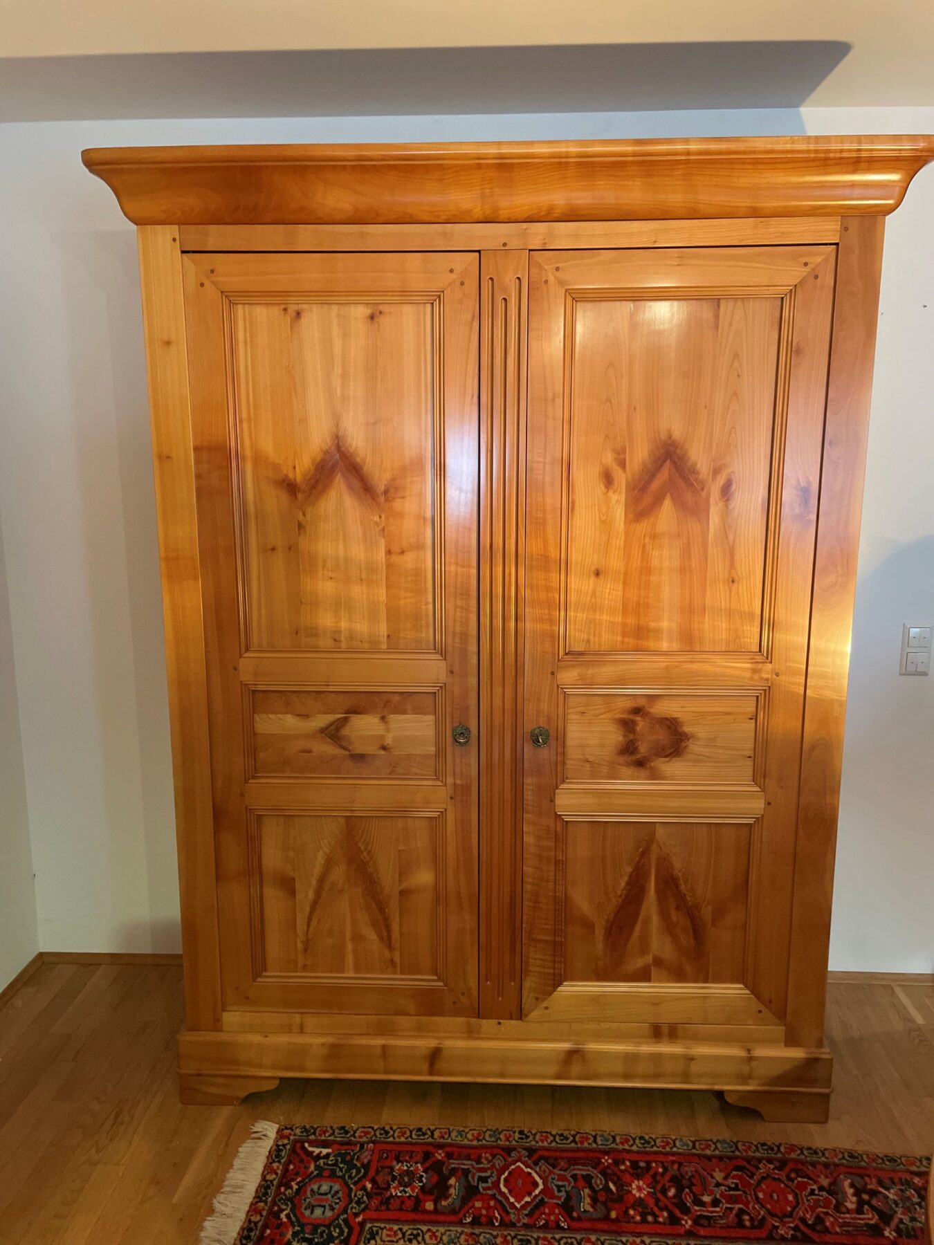 Schrank-Kirschbaum-1-unter-1-MB-scaled-2.jpg