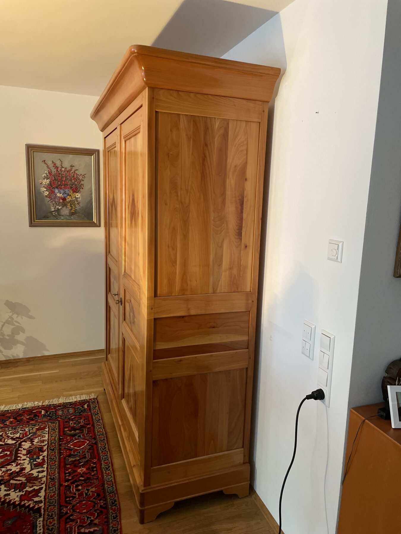 Schrank-Kirschbaum-3-scaled-1.jpg