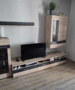 Wohnwand in Holzoptik