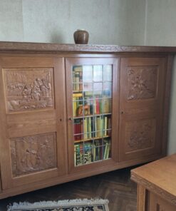 Wohnzimmerschrank massive Eiche mit Schnitzereien