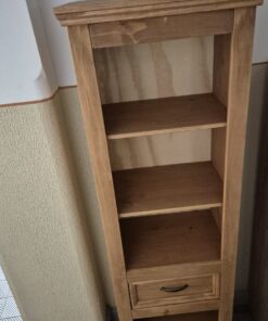 Regal aus Kiefernholz