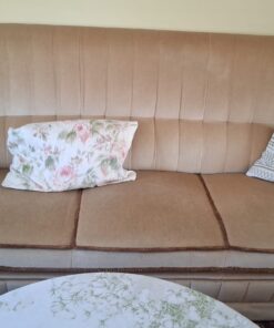 Sofa kombi 2er 3er und 2 Sessel, ein Sessel ist elektrisch.