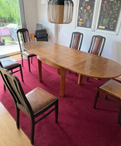 Esstisch mit Stühle und Chesterfield Sofa mit 2 Sessel