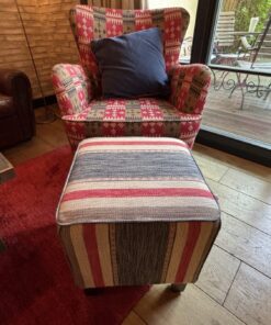 Zwei sofa hocker