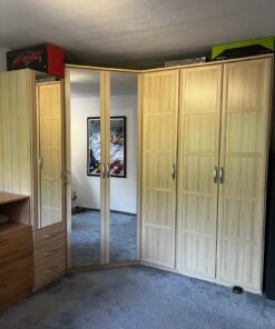 Kleiderschrank mit Eckteil