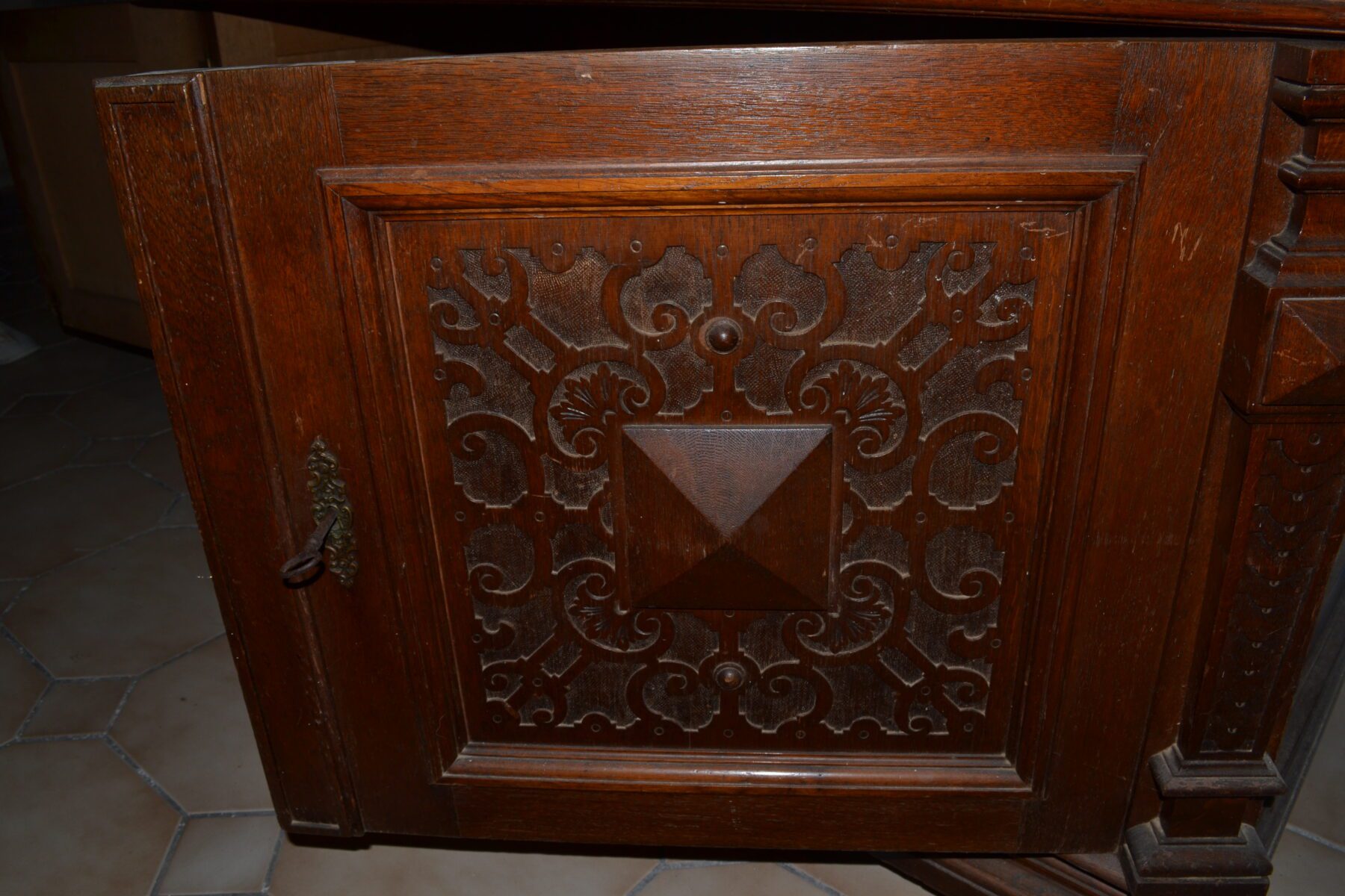 eichenschrank12-scaled-1.jpg