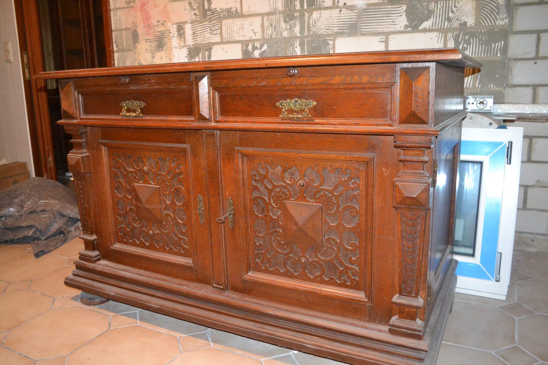 eichenschrank2-scaled-1.jpg
