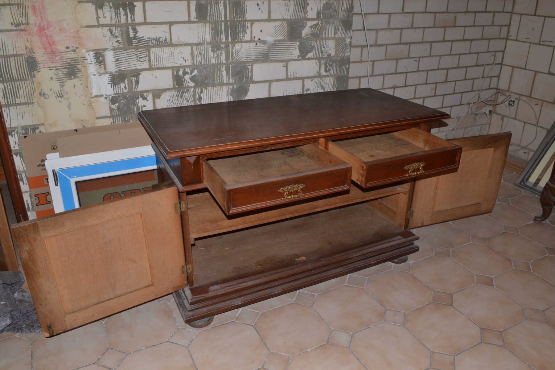 eichenschrank5-scaled-1.jpg