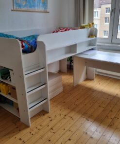 Hochbett mit Regal und Schreibtisch