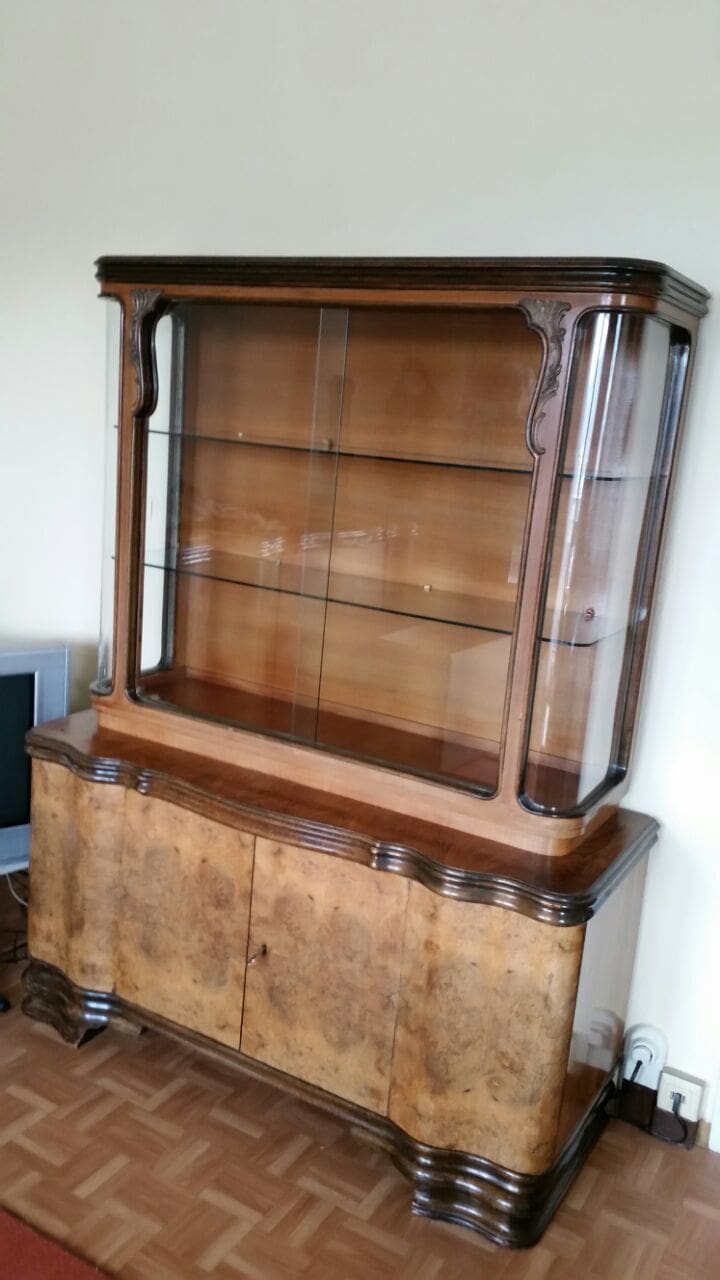 Vitrine_seitlich.jpg