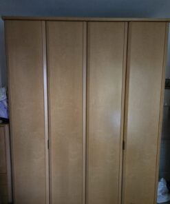Stabiler Schlafzimmerschrank, 4-Türer
