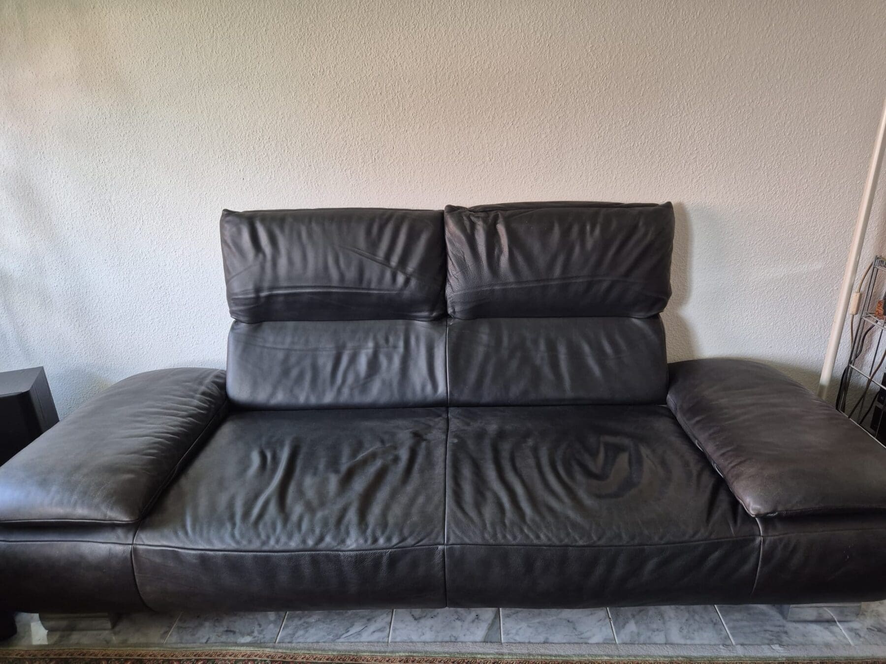 3-Sitzer-Koinor-Rueckenlehne-hochgeklappt-scaled-1.jpg