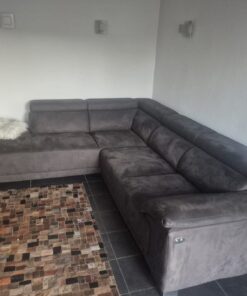 Sitzbereich ausfahrbar. Kopfstützen verstellbar