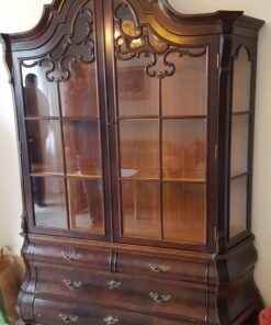 Vitrinenschrank