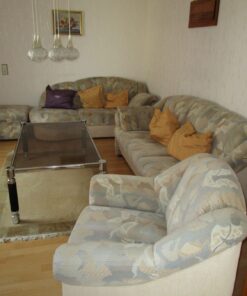 Polstergarnitur + Sessel + Hocker + Tisch