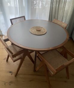 Esstisch mit Stühlen