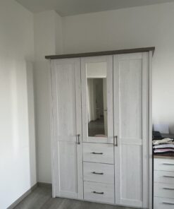 Kleiderschrank