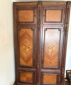 Großer Schrank