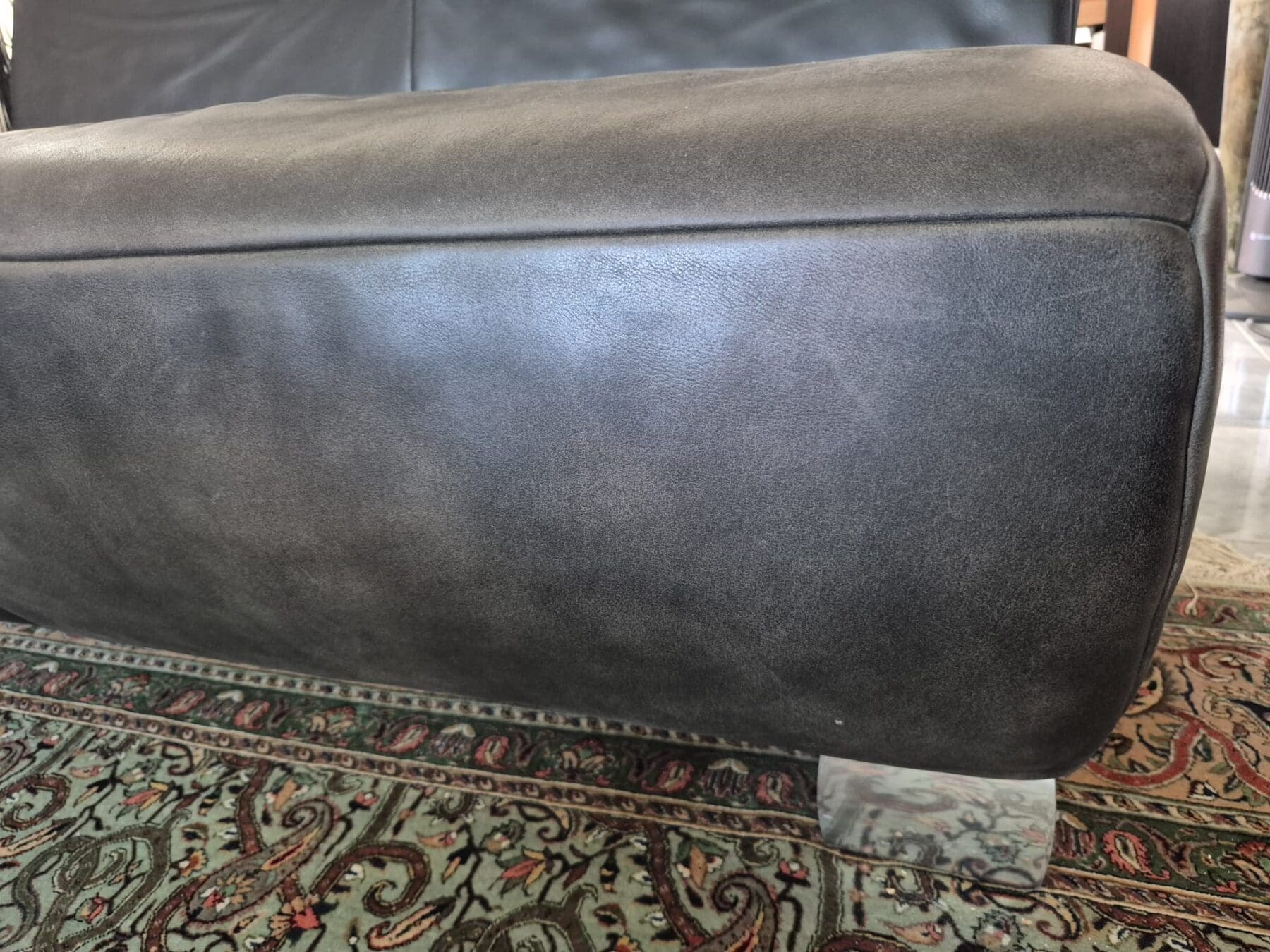 Koinor-Sofa-Ansicht-Sofafuss-scaled-1.jpg
