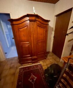 Massiver Kirschbaum-Schrank – klassisch, edel und gut erhalten