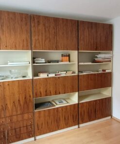 Markante Mid Century Style Schrankwand mit Fernseh- und Barfach