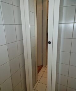 Badezimmer Schrank mit Spiegel