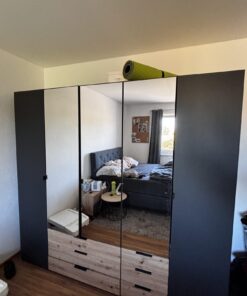 Kleiderschrank