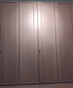 Kleiderschrank