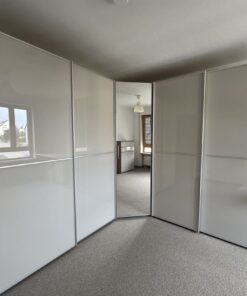 Schwebetürenschrank