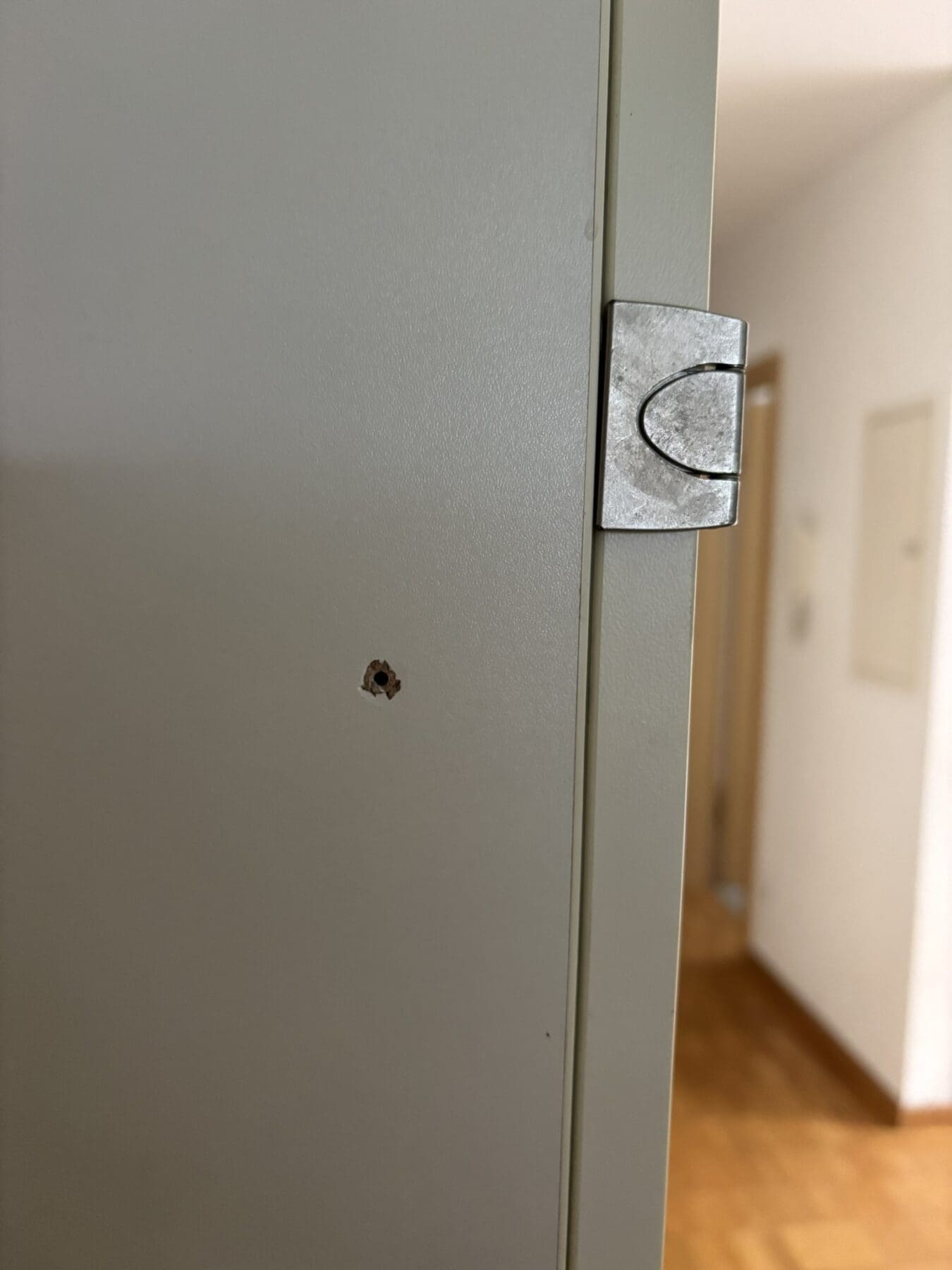 KLAIN_Schrank_7_Bohrloch-scaled-1.jpeg