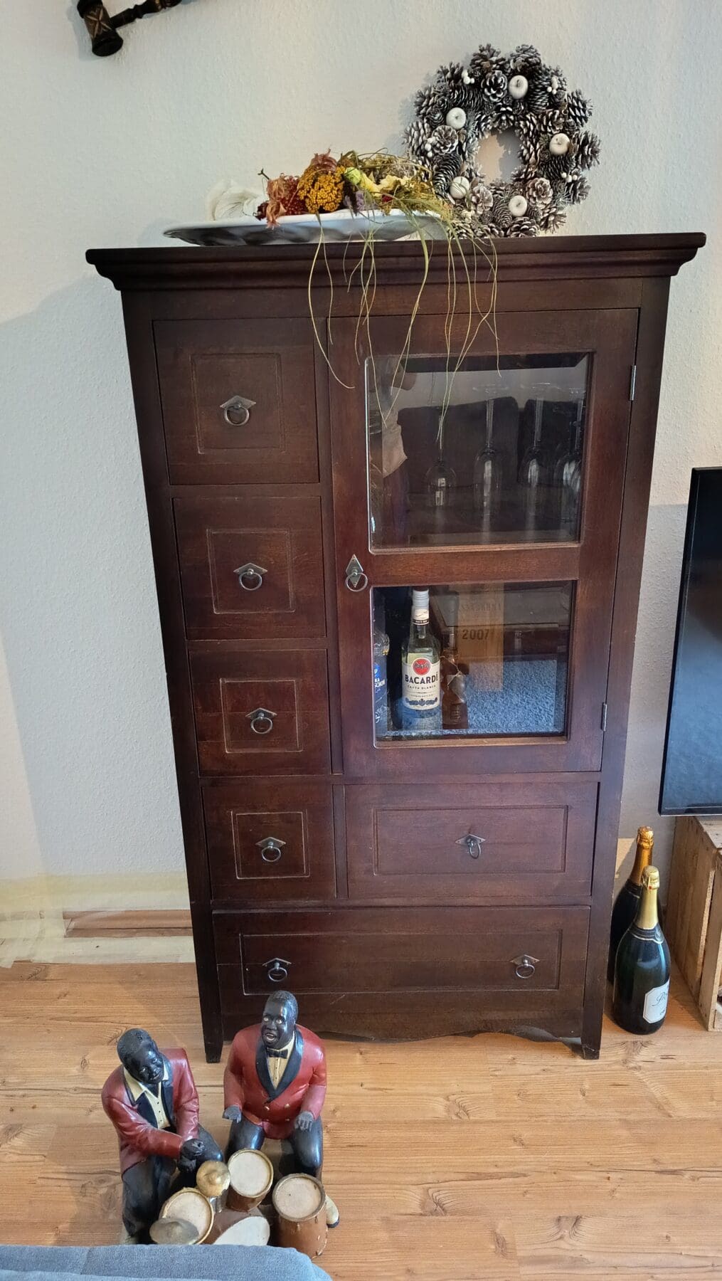 Schrank-klein-1-scaled-1.jpg